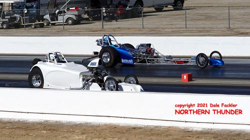Sam Tucker - NE2 - #7161 - '32 Bantam - 'Buddy's Toy Too' 
(near lane) vs Terri Scaduto - NE2 - #772T - FED